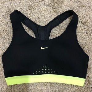 NIKE SPORTS BRA.